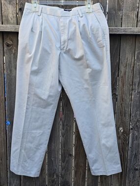 Dockers Cream Pleated Dress Pants Size 36X32
